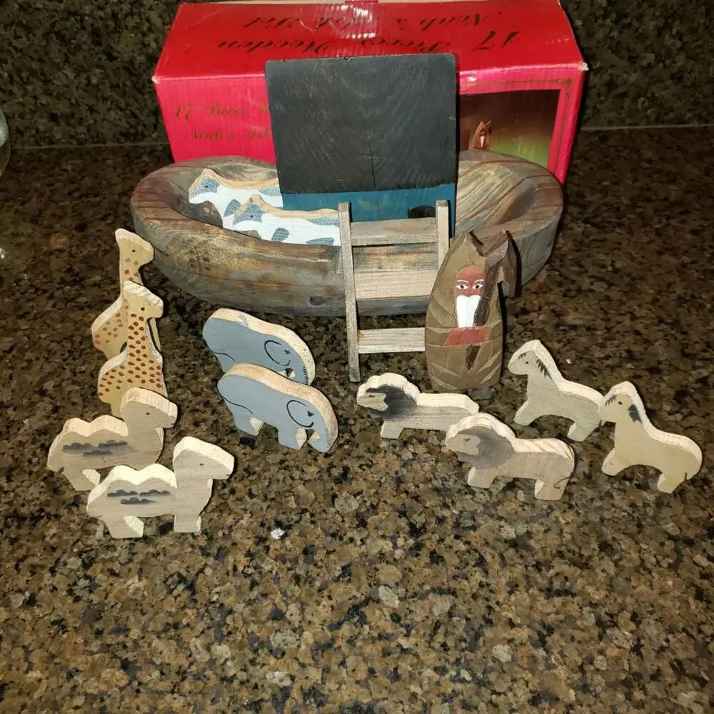 The Windsor collection Noah's Ark 17 Piece Set With Box